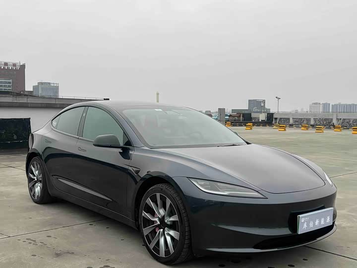 Фото 3 - Tesla Model 3