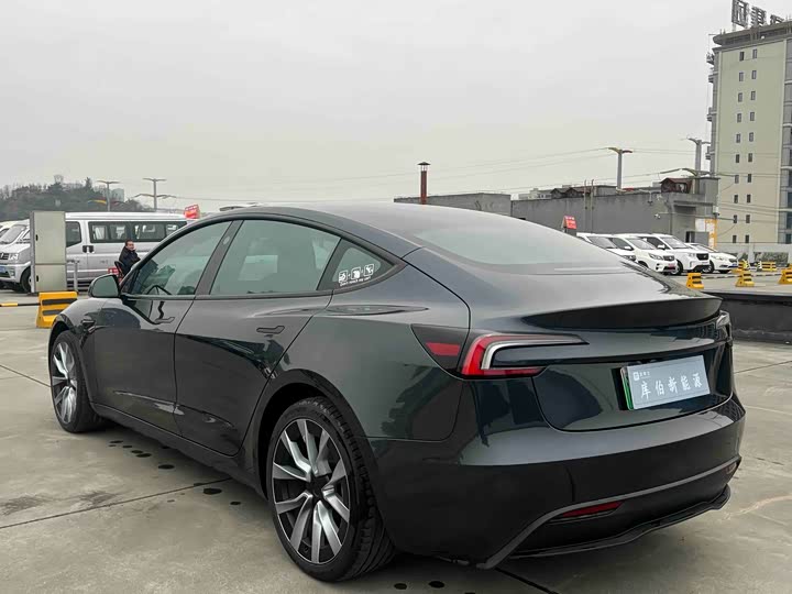 Фото 5 - Tesla Model 3
