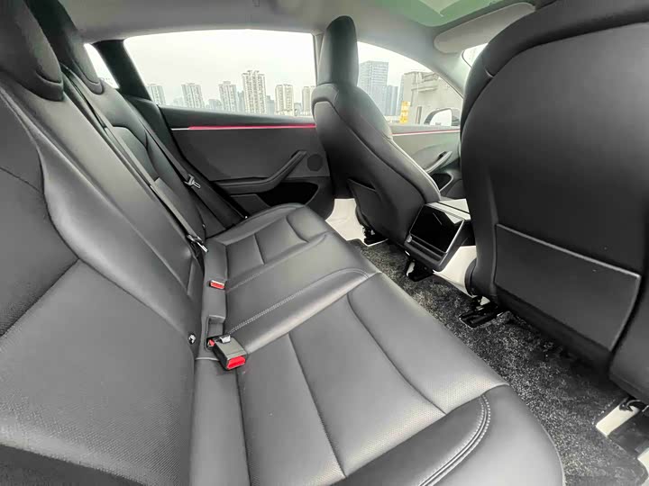 Фото 8 - Tesla Model 3