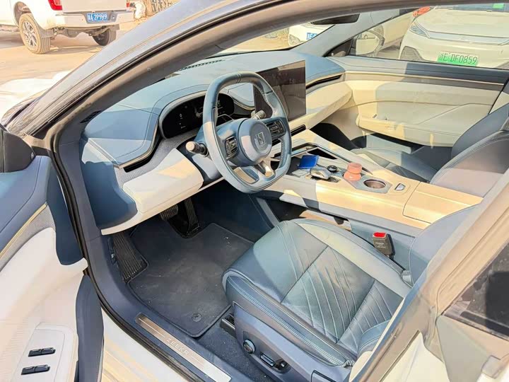 Фото 6 - Zeekr 001