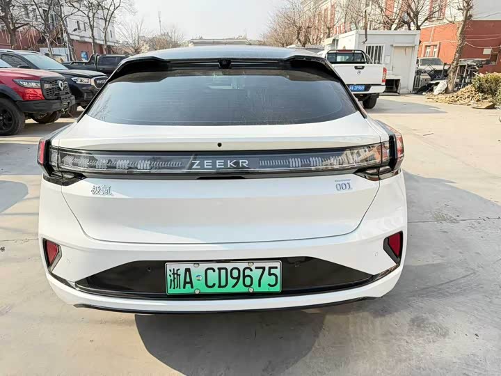 Фото 7 - Zeekr 001