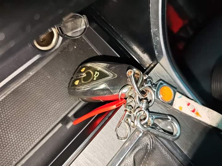 Фото 9 - Changan CS75