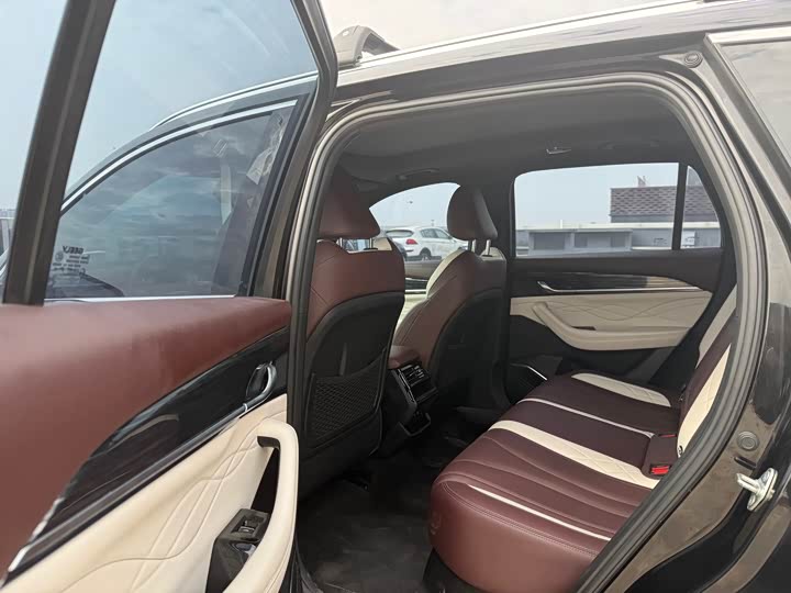 Фото 9 - Geely Monjaro