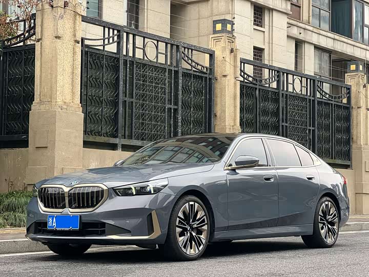 Фото 1 - BMW 5 Series