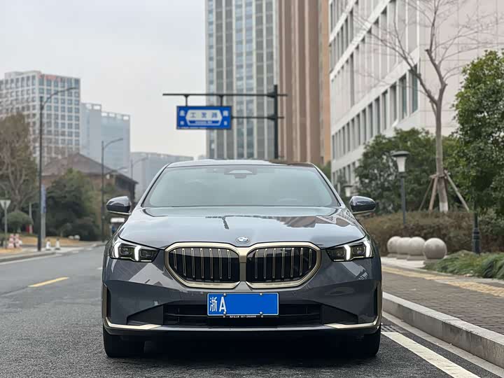 Фото 2 - BMW 5 Series