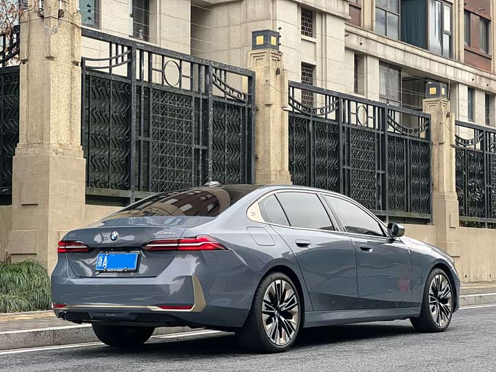 Фото 6 - BMW 5 Series