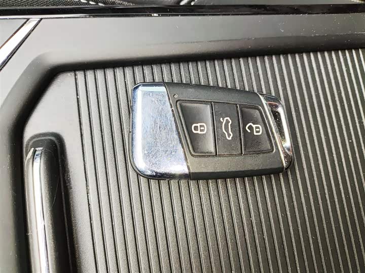 Фото 9 - Volkswagen Passat