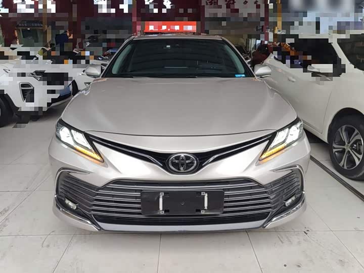 Фото 3 - Toyota Camry