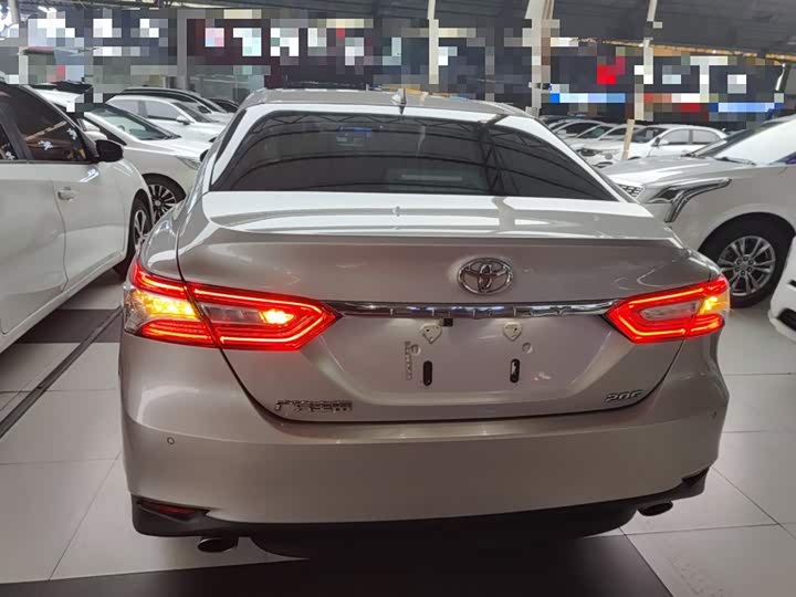 Фото 6 - Toyota Camry