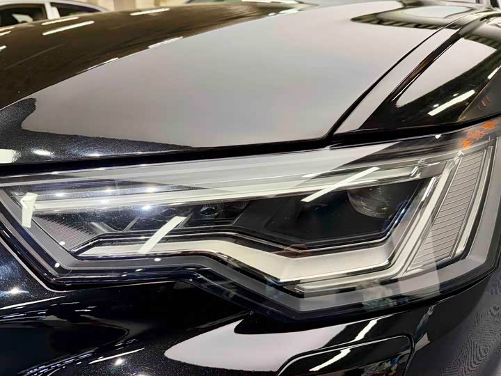 Фото 4 - Audi A6L