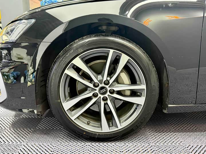 Фото 5 - Audi A6L