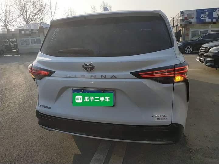 Фото 6 - Toyota Sienna