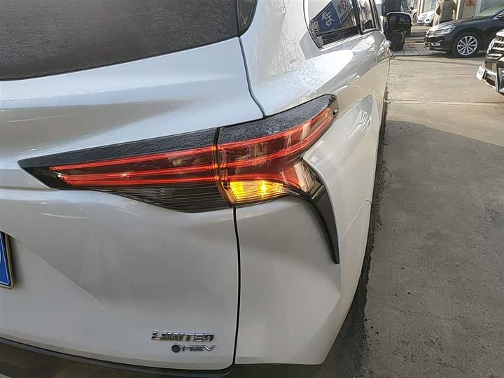 Фото 8 - Toyota Sienna