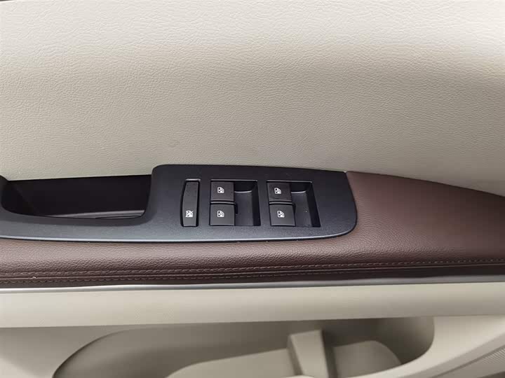 Фото 9 - Buick GL8 ES