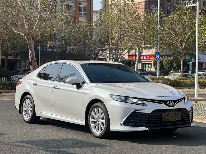 Фото 3 - Toyota Camry