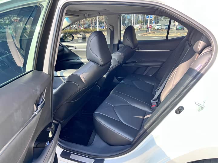 Фото 5 - Toyota Camry