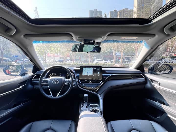 Фото 6 - Toyota Camry