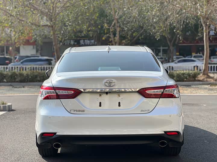 Фото 8 - Toyota Camry