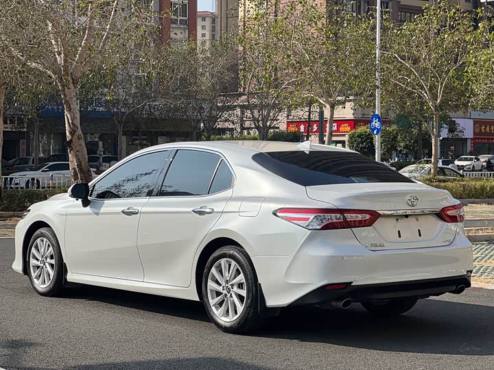 Фото 9 - Toyota Camry