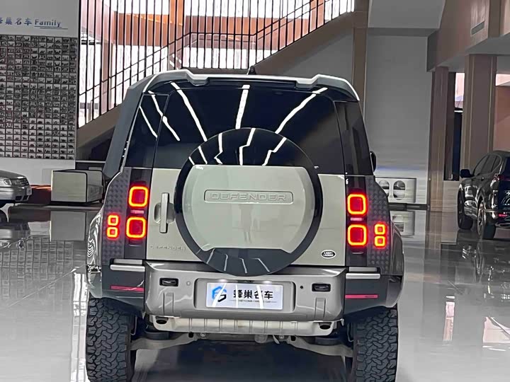 Фото 8 - Land Rover Defender