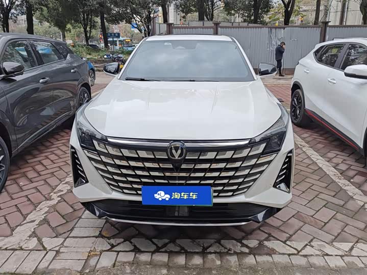 Фото 2 - Changan UNI-Z Hybrid