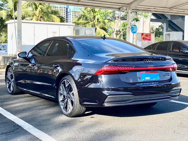 Фото 4 - Audi A7L