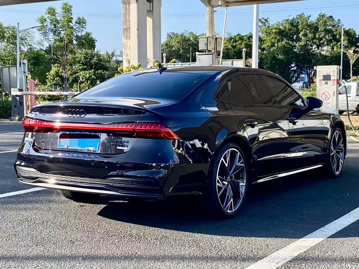 Фото 6 - Audi A7L