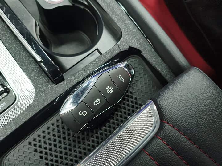 Фото 9 - Hongqi H6