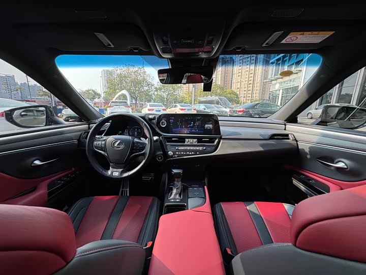 Фото 8 - Lexus ES