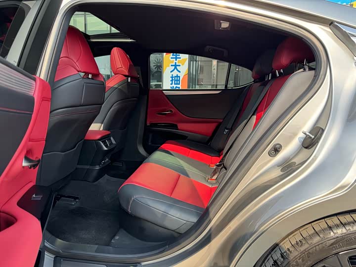 Фото 9 - Lexus ES