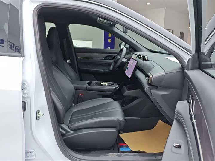 Фото 8 - Dongfeng Aeolus L7