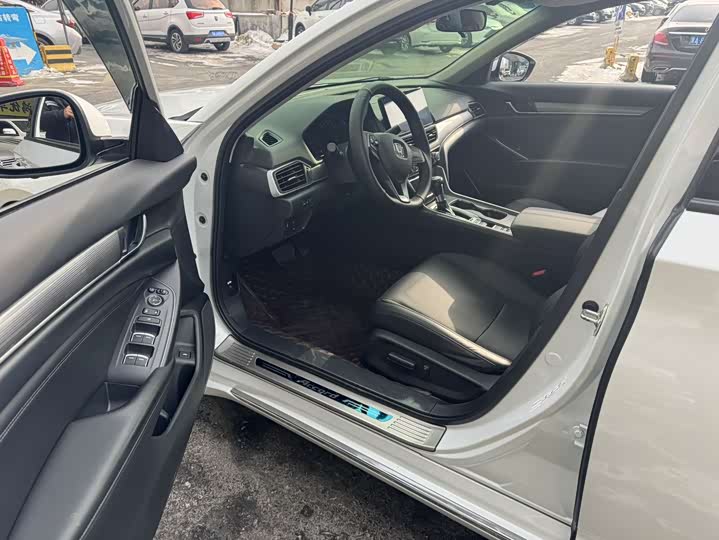 Фото 4 - Honda Accord