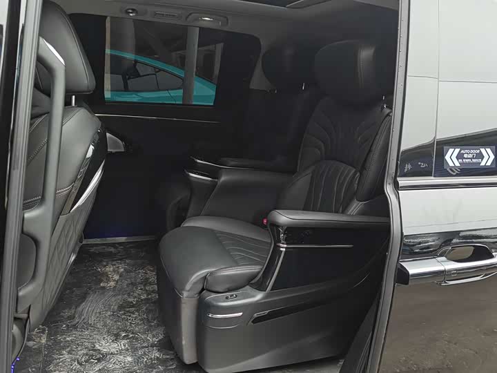 Фото 3 - GAC Trumpchi M8