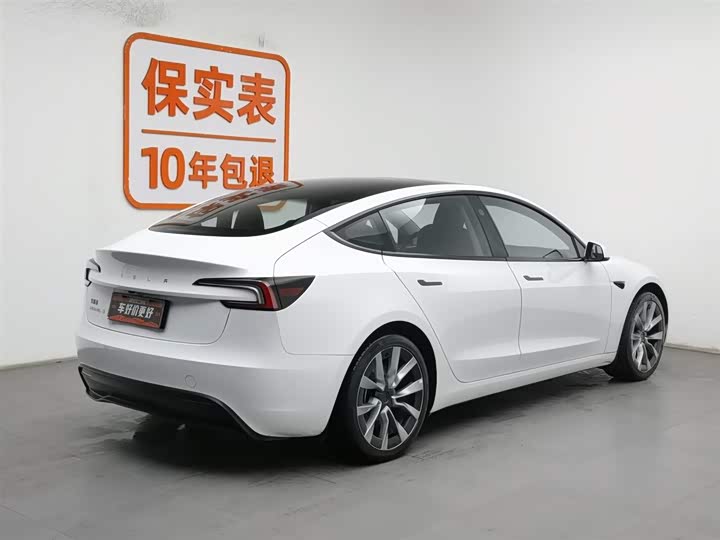 Фото 2 - Tesla Model 3