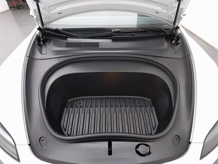 Фото 6 - Tesla Model 3