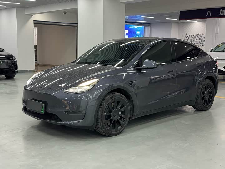 Фото 1 - Tesla Model Y