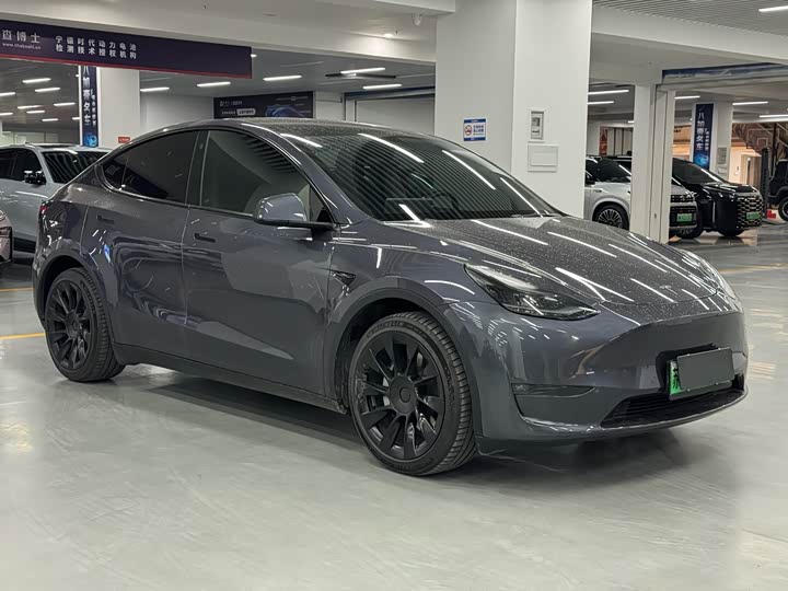 Фото 3 - Tesla Model Y