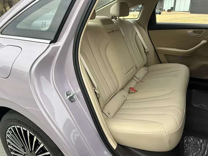 Фото 6 - Roewe M7 DMH