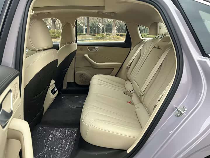 Фото 7 - Roewe M7 DMH