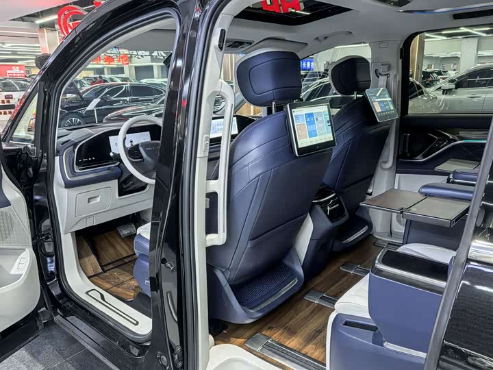 Фото 9 - Maxus Mifa 9