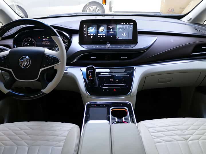 Фото 8 - Buick GL8 ES