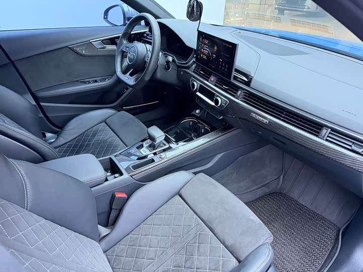 Фото 9 - Audi RS 4