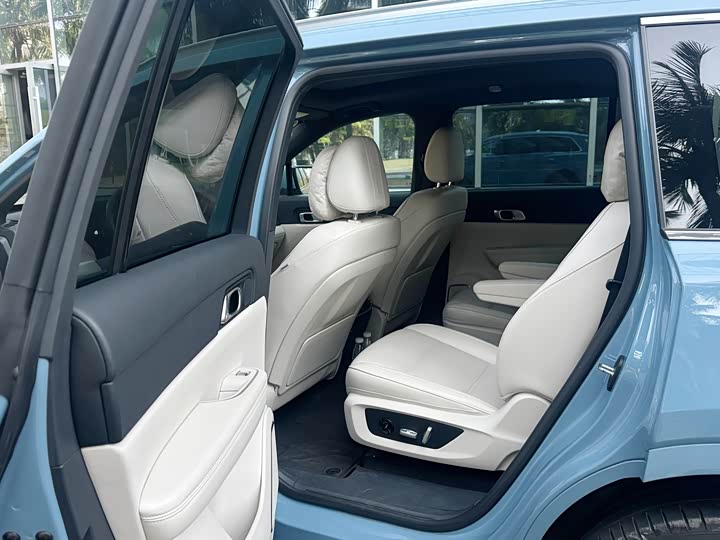 Фото 8 - LiXiang One