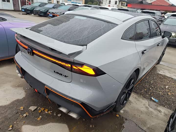 Фото 7 - Changan UNI-V