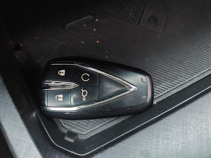 Фото 9 - Changan UNI-V