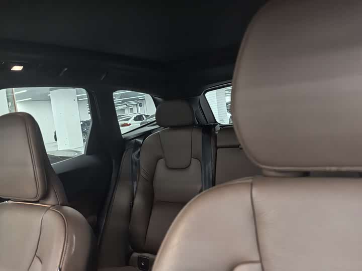 Фото 9 - Volvo XC60