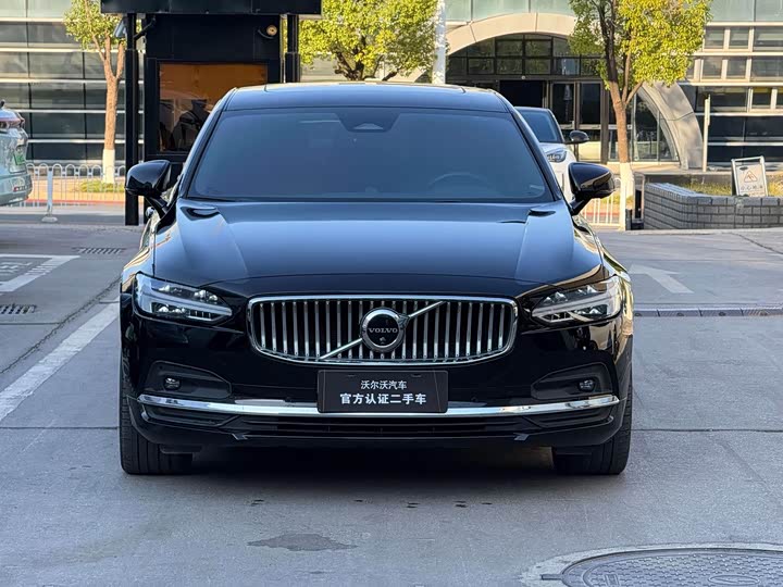 Фото 1 - Volvo S90