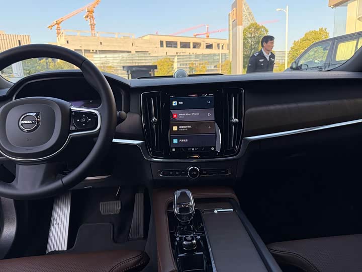 Фото 2 - Volvo S90