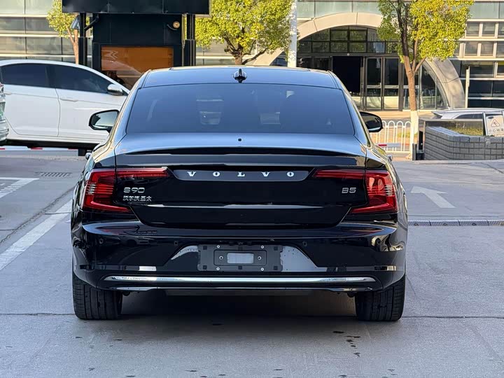 Фото 5 - Volvo S90