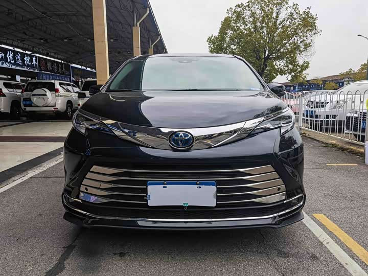 Фото 2 - Toyota Sienna